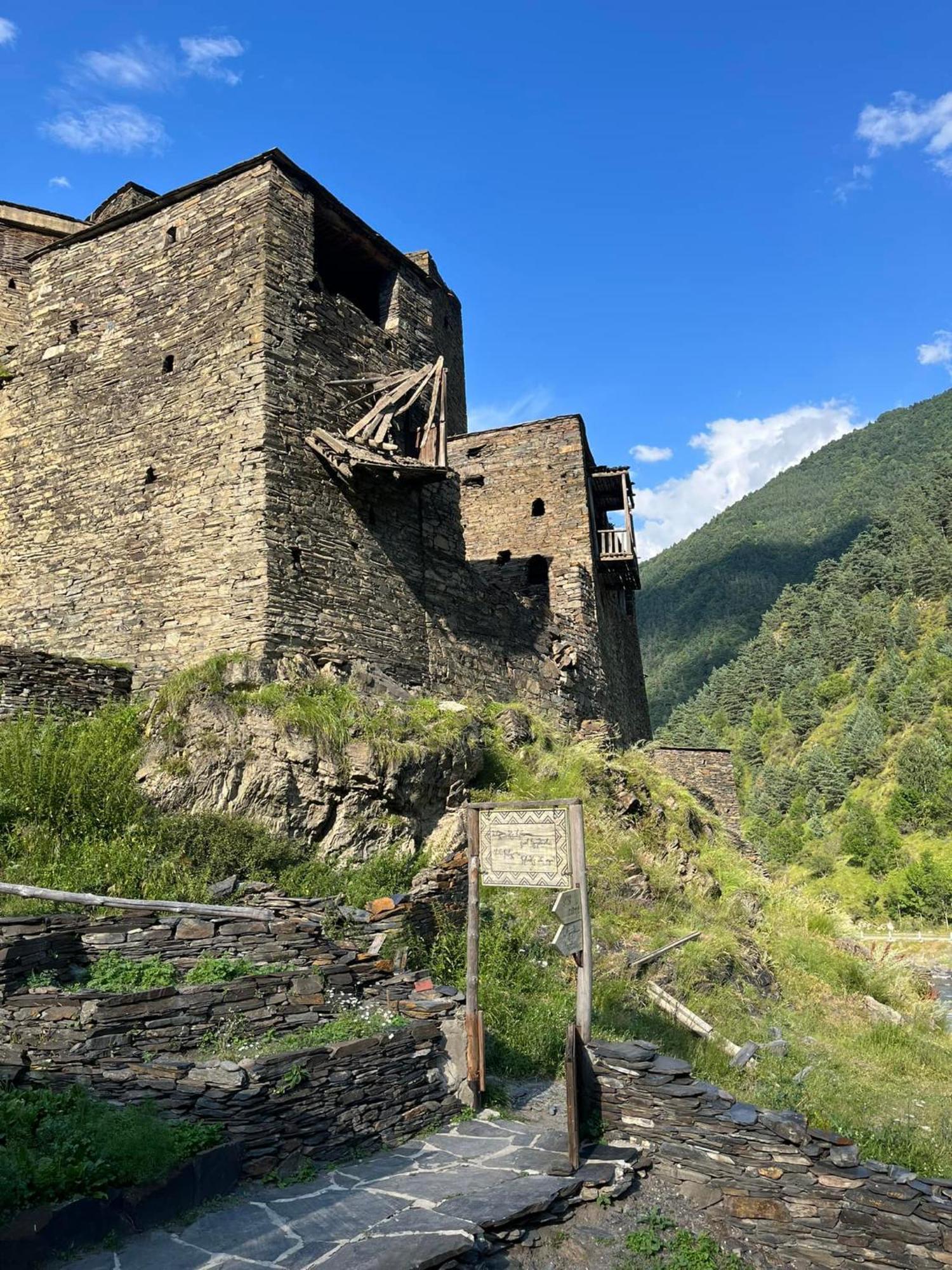 ホテル "Front Castle" Shatili エクステリア 写真
