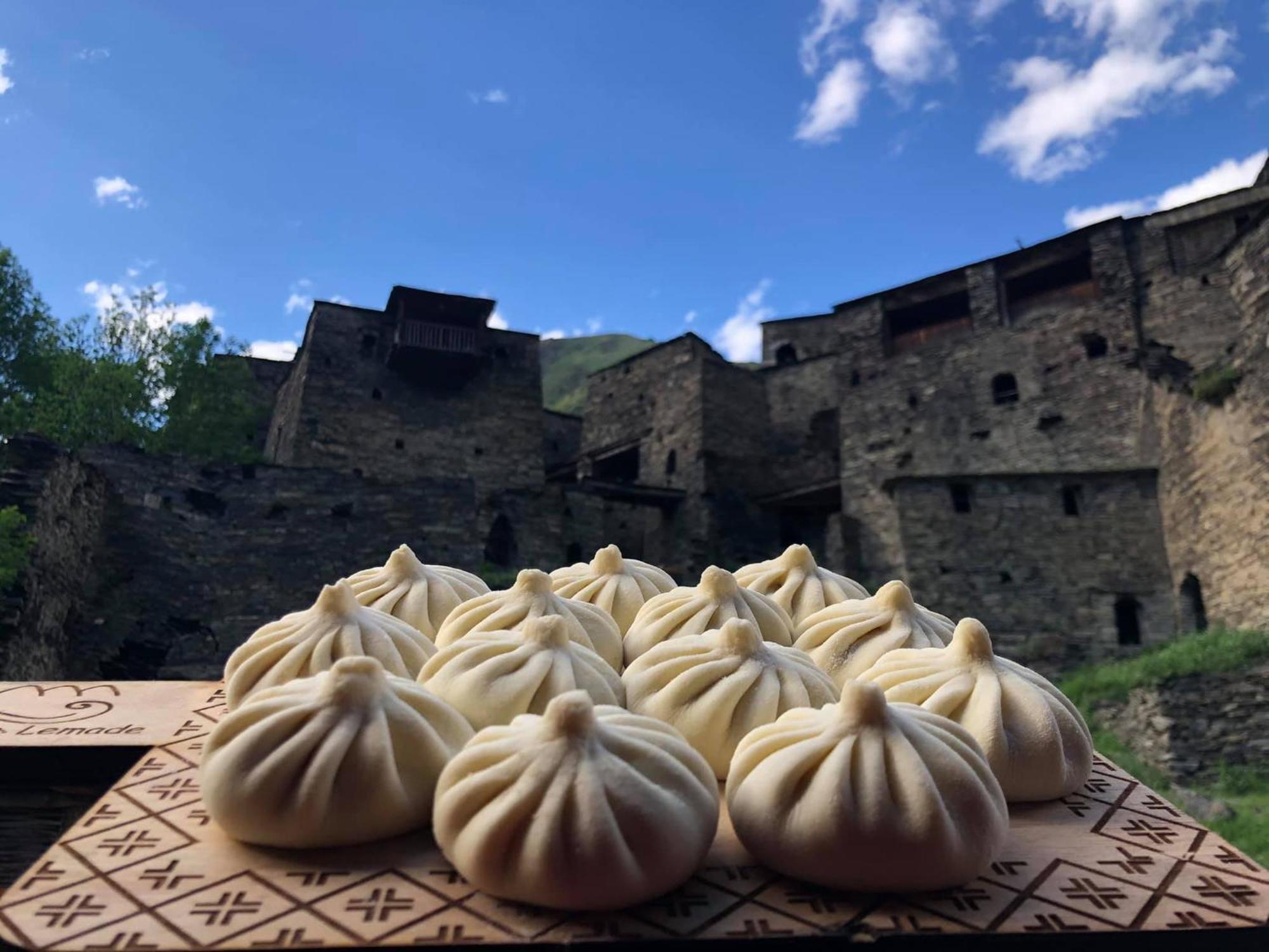 ホテル "Front Castle" Shatili エクステリア 写真